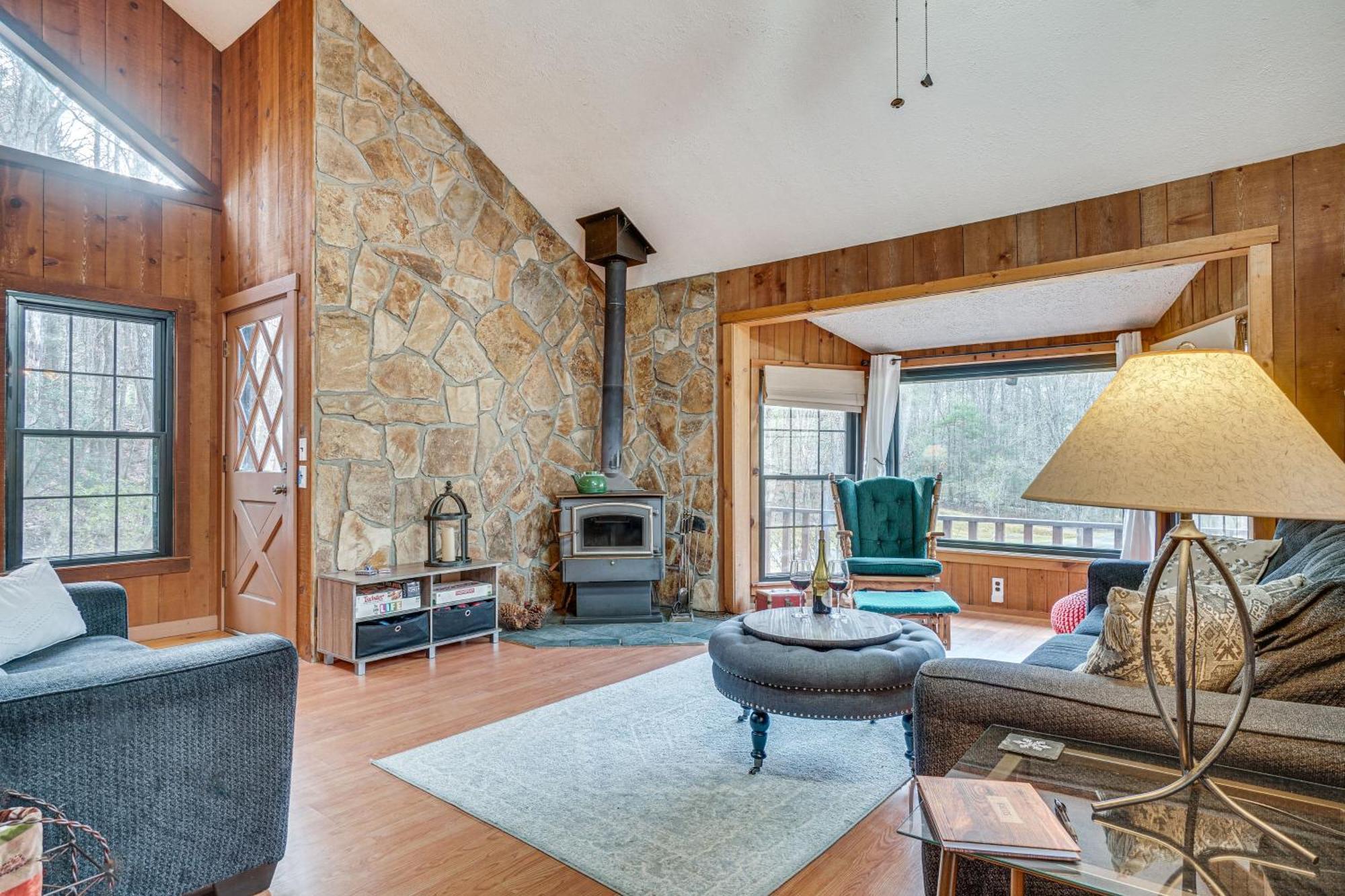Charming Cabin With Fire Pit And Decks About 7 Mi To Helen Sautee Nacoochee 외부 사진