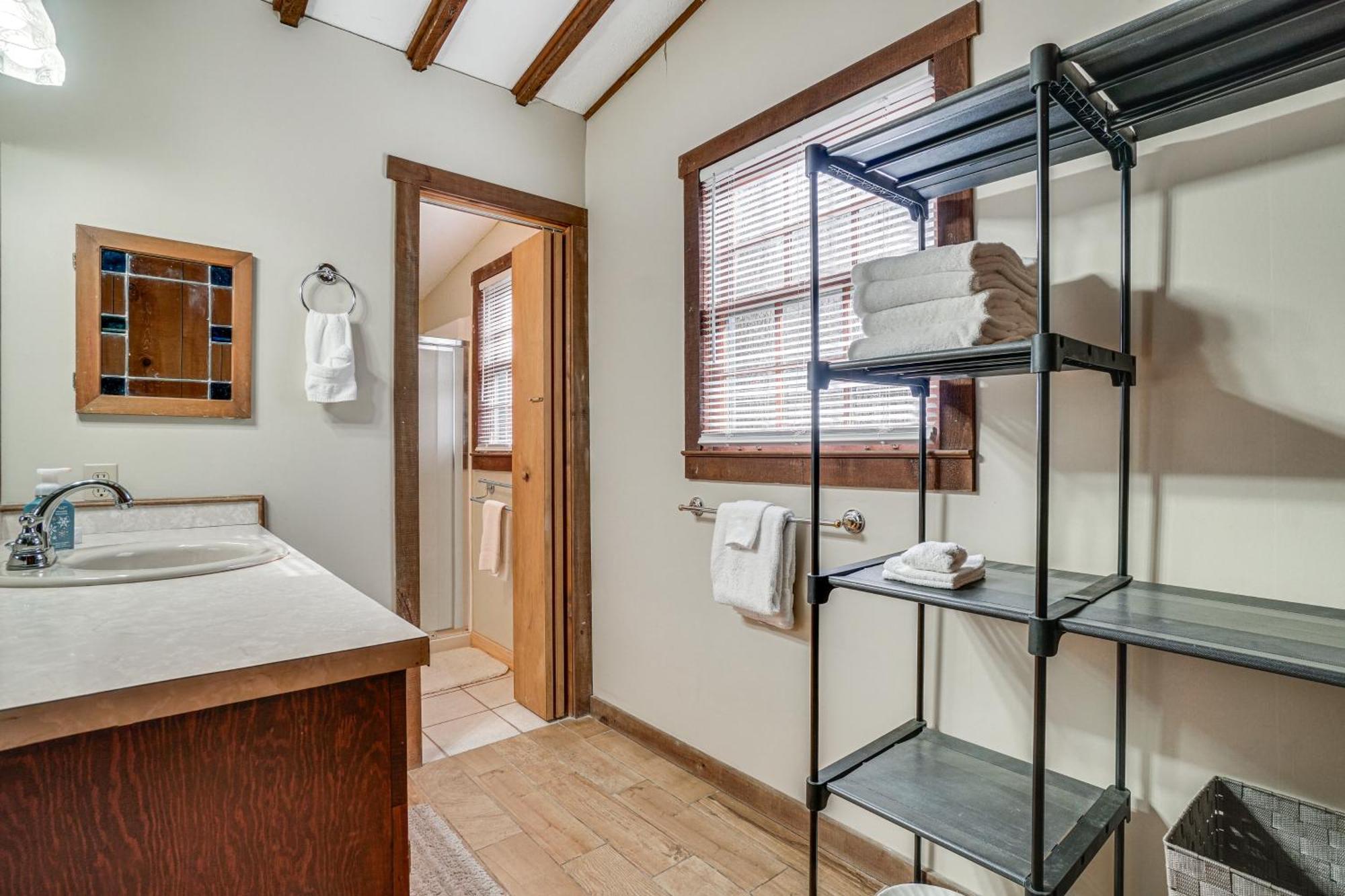 Charming Cabin With Fire Pit And Decks About 7 Mi To Helen Sautee Nacoochee 외부 사진